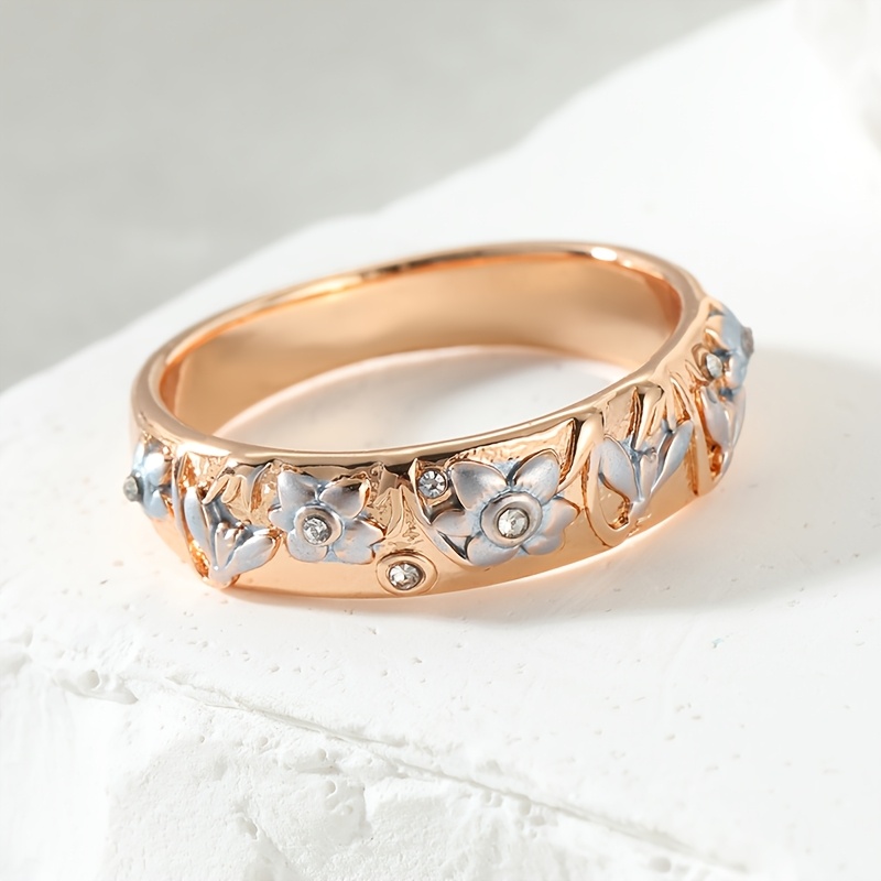 Elegant Floral Contour Ring with Enameled Design